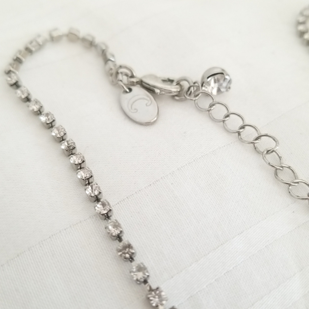 Silver Rhinestone V Statement Necklace - Picture 4 of 4